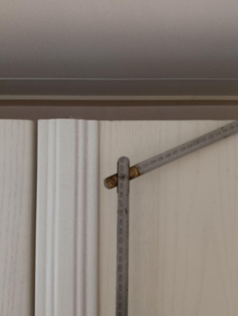 Bedachterwand met kasjes, zonder bed