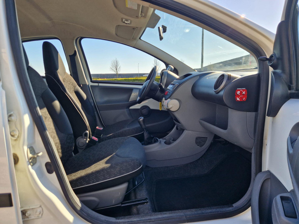 Peugeot 107 1.0-12v xs | airco | achterspoiler | velgen ''15 | toerenteller