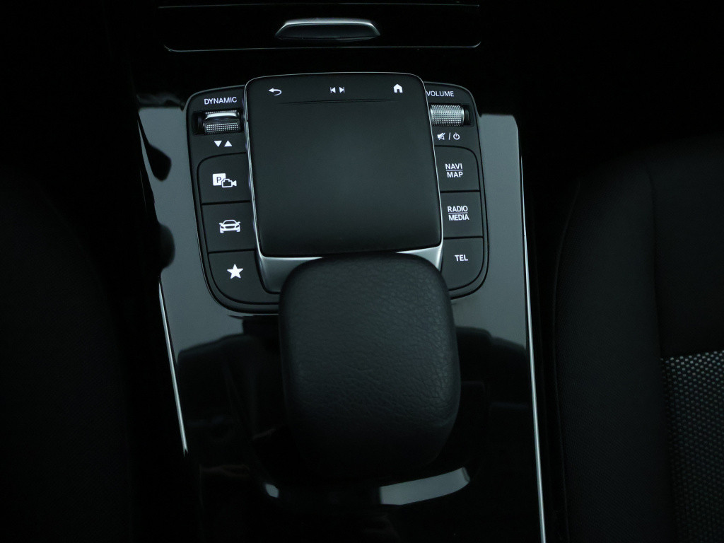 Mercedes-Benz A-Klasse 180 business solution | trekhaak | cruise control | 