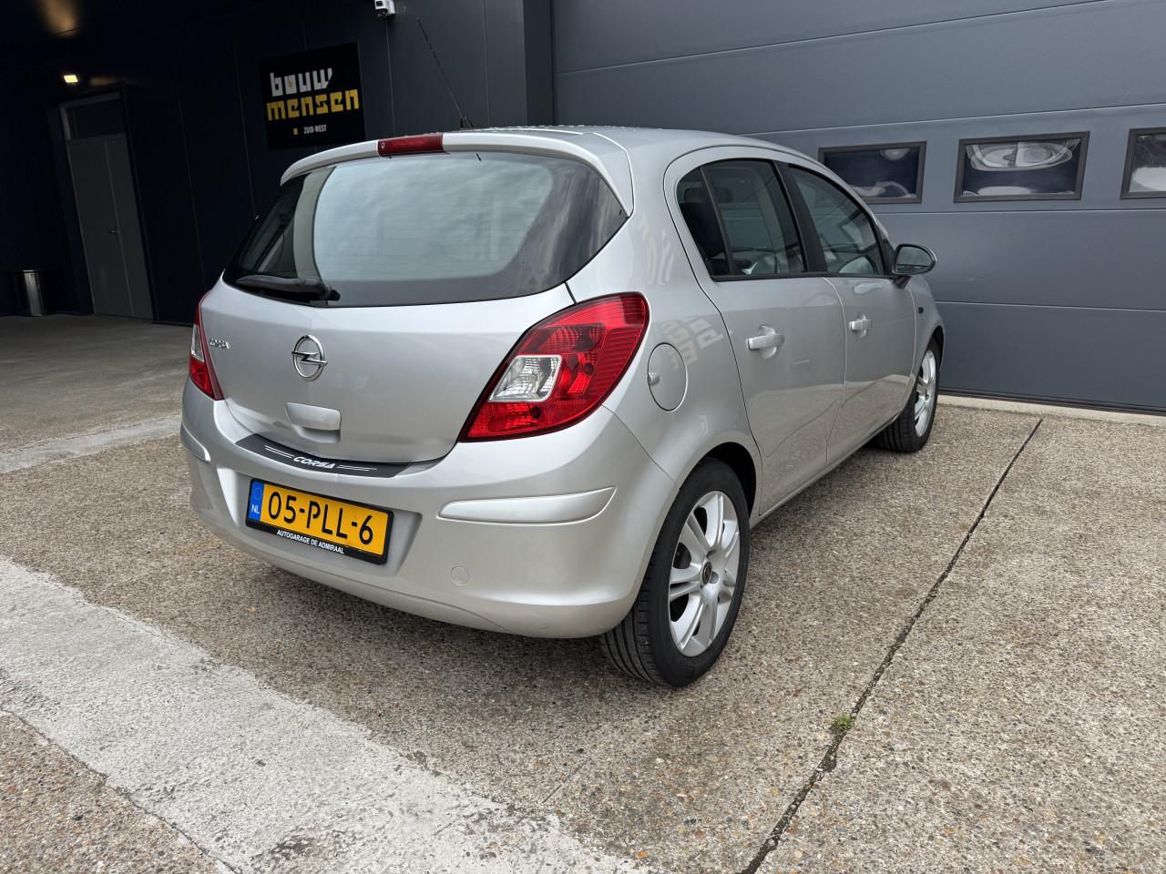 Opel Corsa 1.4 16V Edition 5DRS 2011 Zilver Airco Apk Cruise