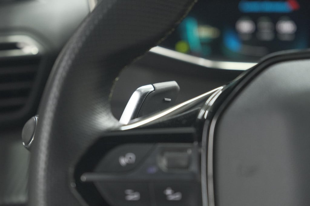 Peugeot 208 puretech 131 eat8 gt | camera | dodehoekdetectie | navigatie | 