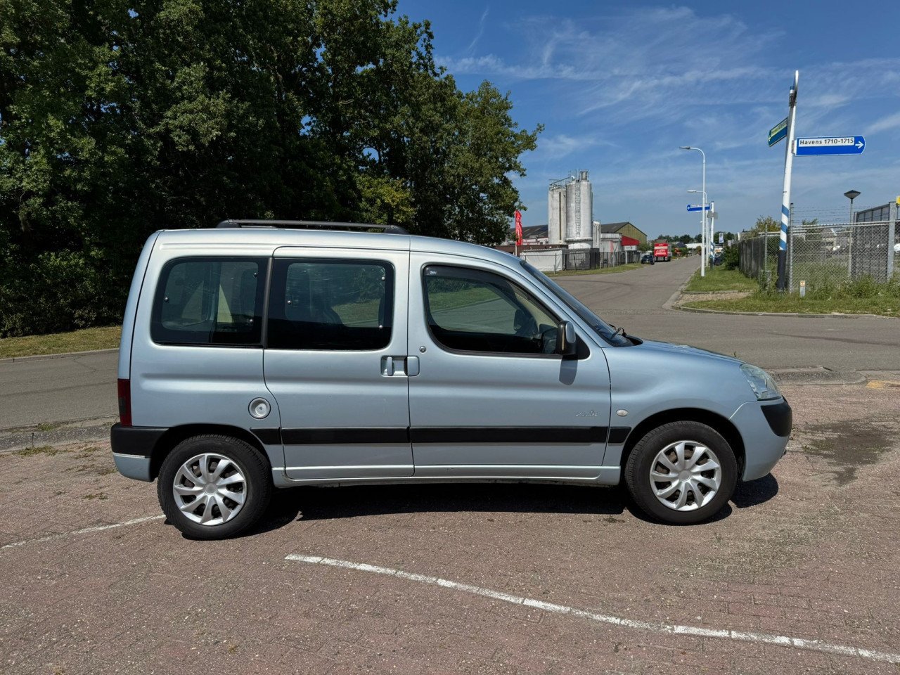 Peugeot partner 1600 benzine bj 2006 1750 euro