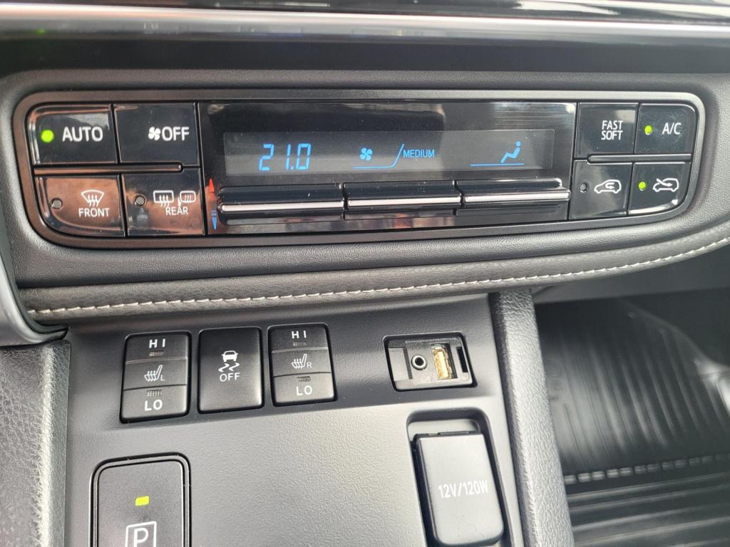 Toyota Auris 1.8 hybrid executive automaat