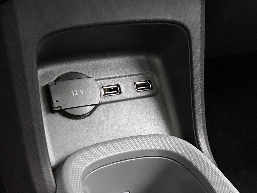 Leapmotor T03 design 37.3 kwh | adaptive cruise control | panoradak | camer