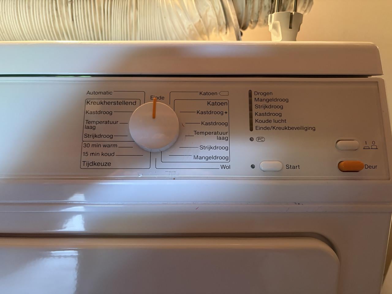 Miele wasmachine en wasdroger, resp. uit 2018 en 2009