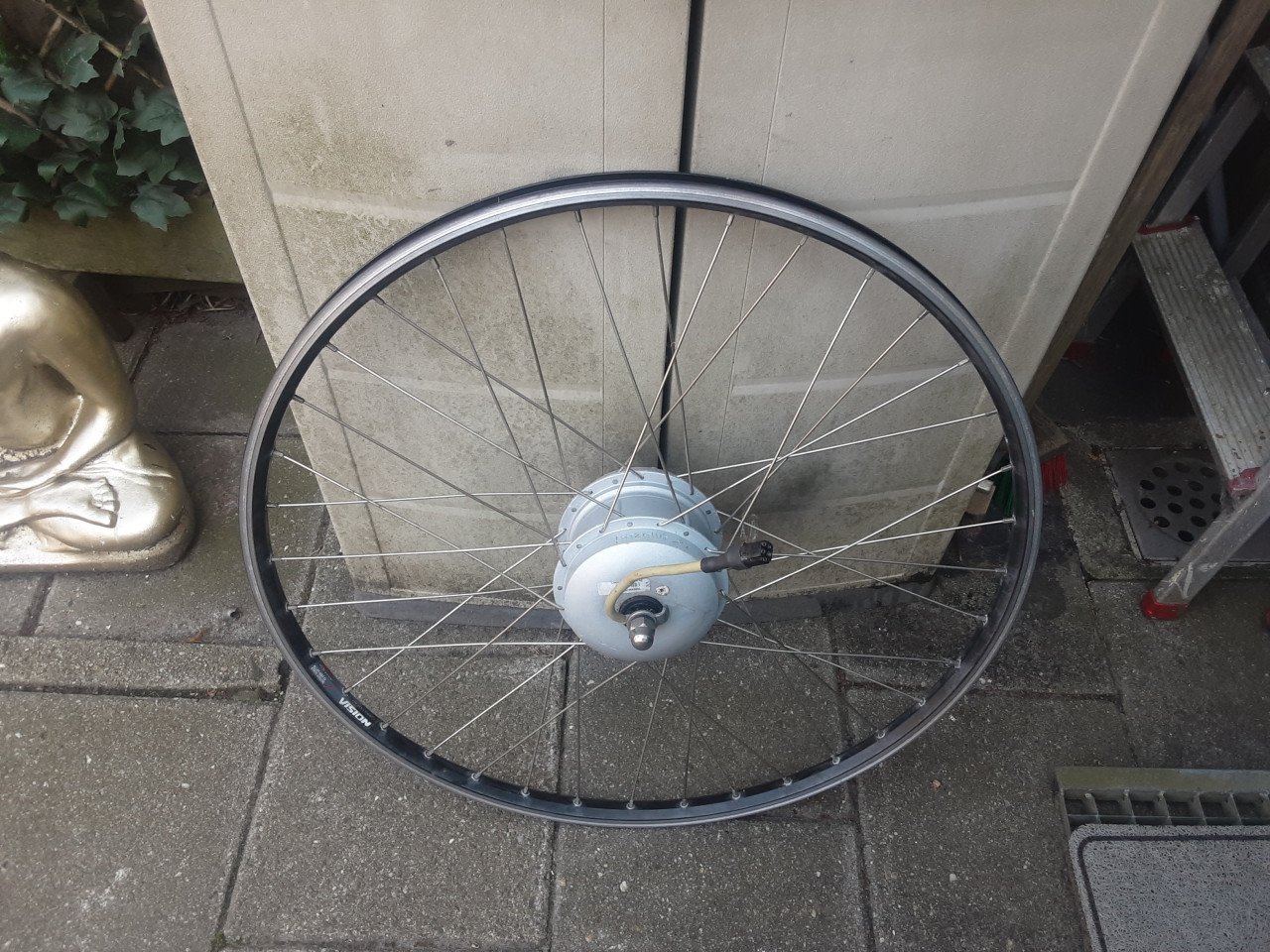Gazelle elektrische 28 inch voorwiel met , 5 gaats stekker,velgrem