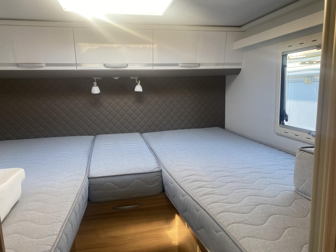 Adria Matrix  670DL  - Luxe gezinscamper vol comfort en vrijheid!