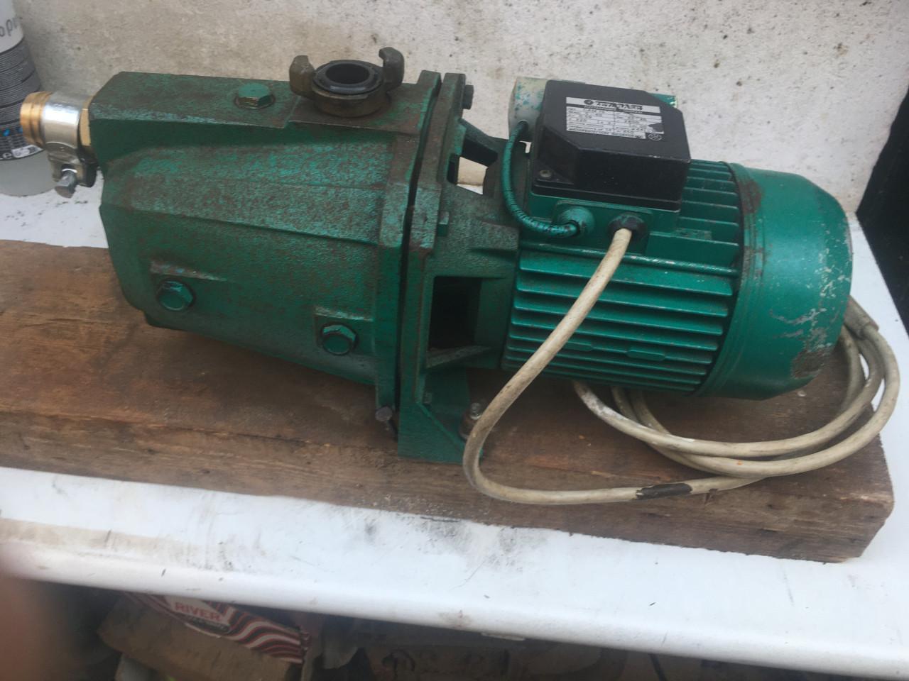 Degelijke beregeningspomp 220volt geheel nagezien door de specialist