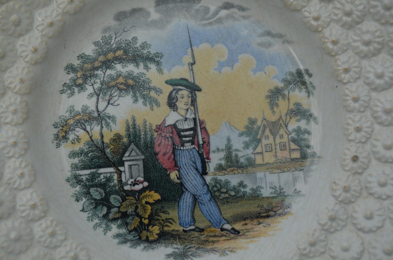 4 Porseleinen kinderbordjes W.S & Co 'Pastimes' ca. 1850
