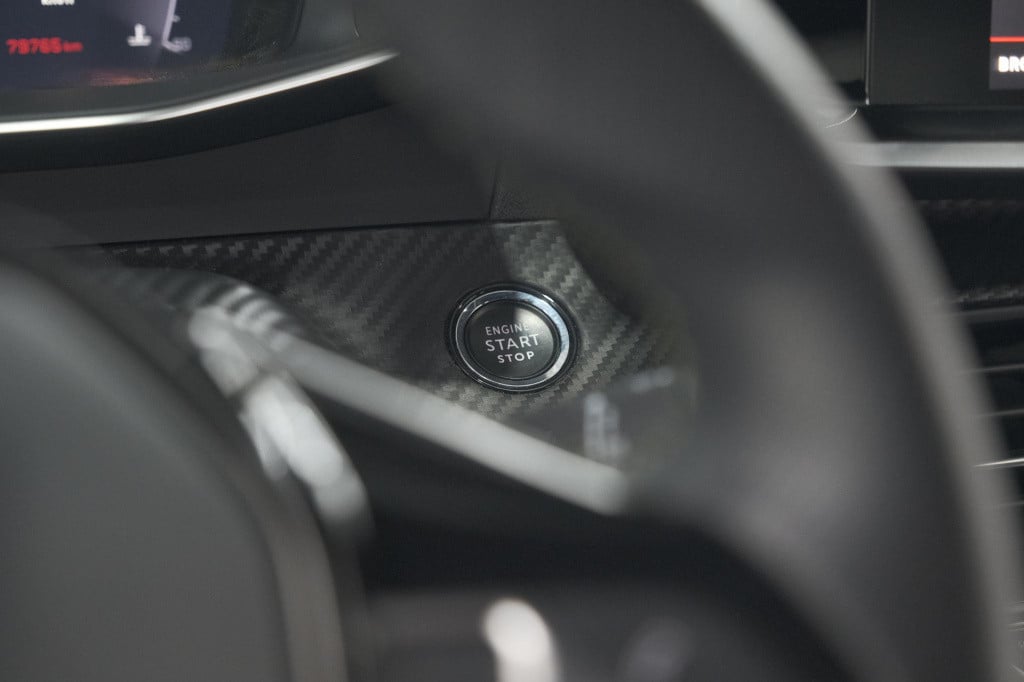 Peugeot 2008 puretech 130 gt-line | trekhaak | camera | apple carplay | par
