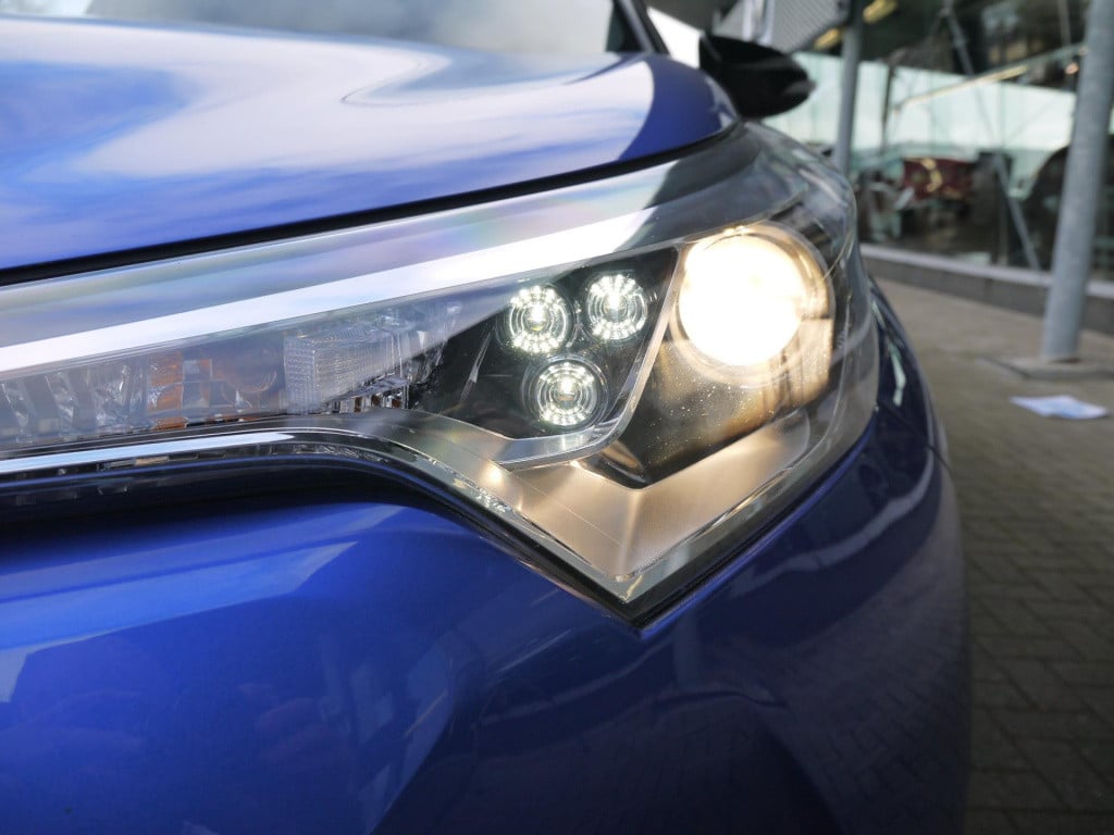 Toyota C-hr 1.8 hybrid bi-tone|dealeronderhouden|rijklaar