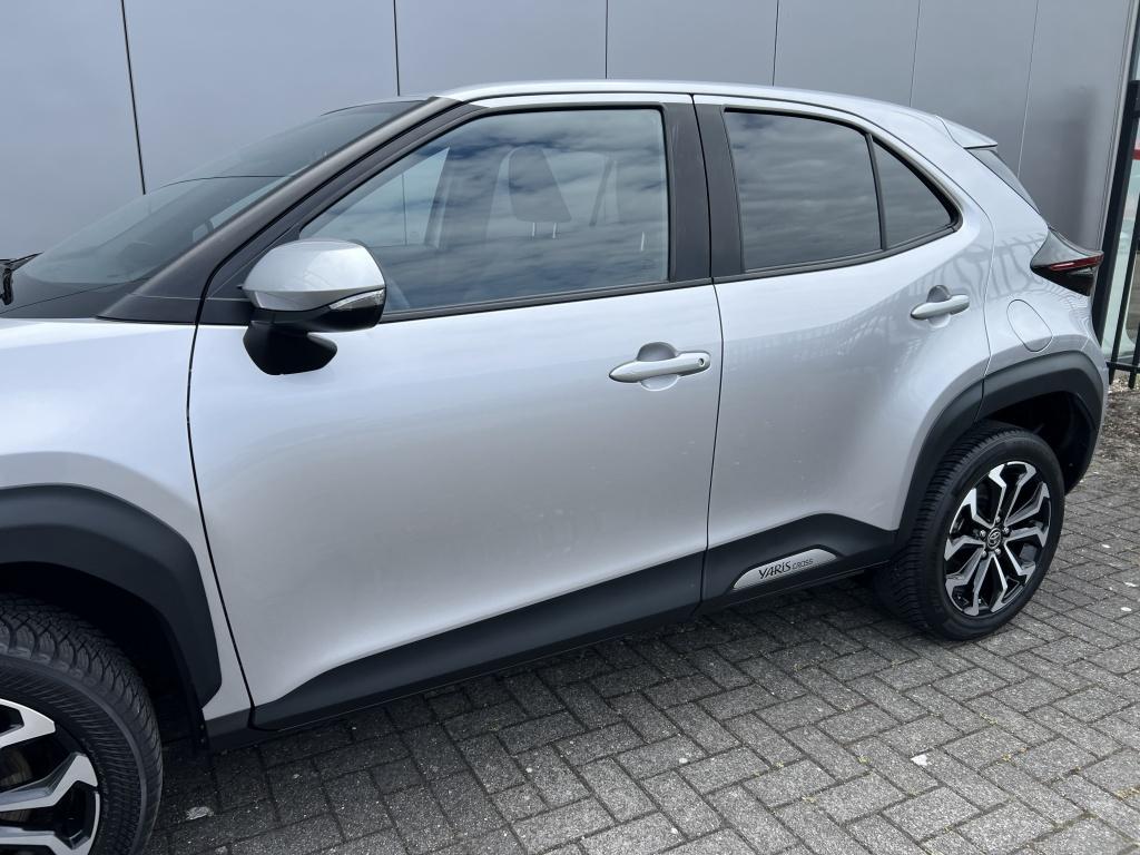 Toyota Yaris Cross 1.5 hybrid dynamic | all-seasonbanden | comfort pack
