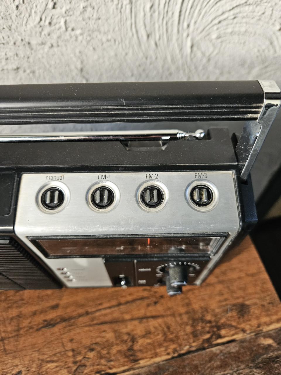 Philips 2 Band Portable Radio 390 - Vintage Radio