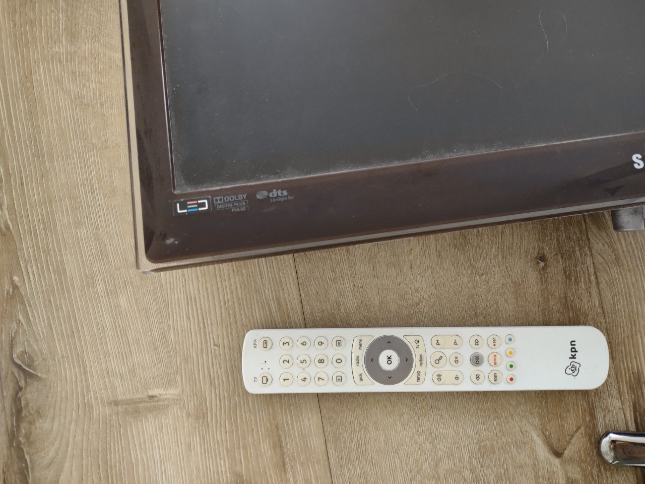 Nette Samsung HD tv met standaard. Samsung monitor led HDTV.
