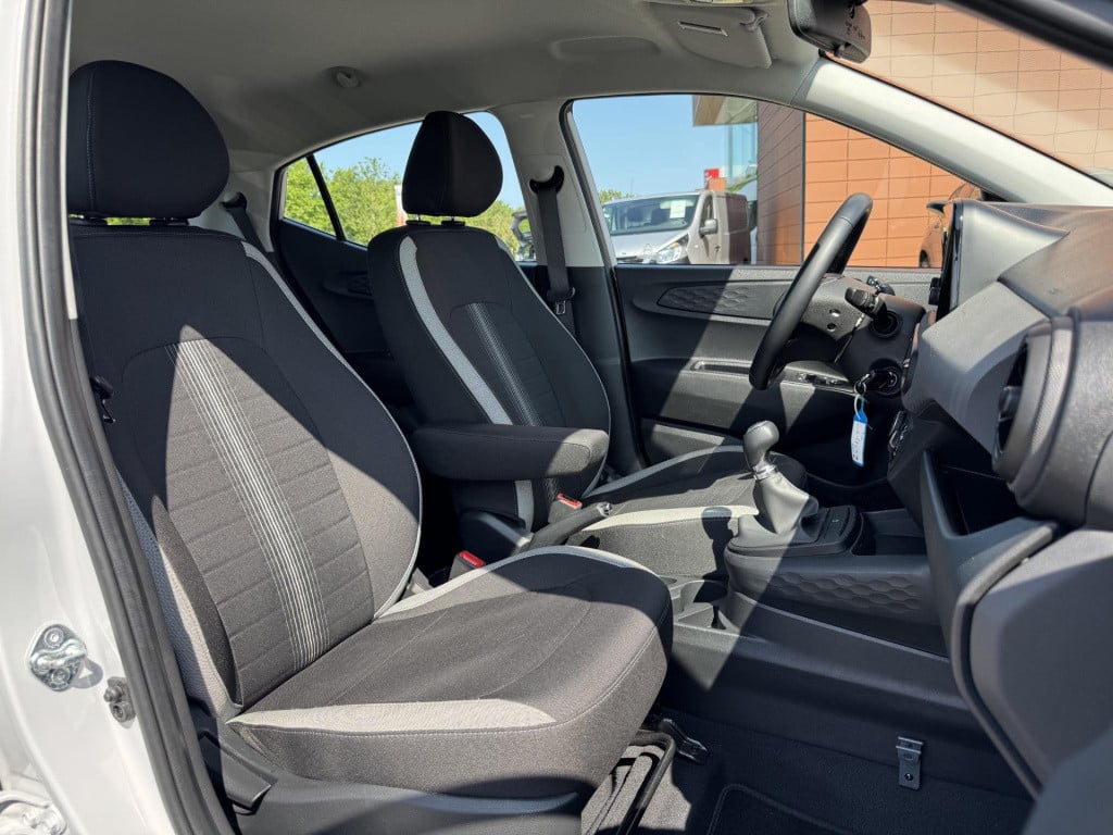 Hyundai I 10 1.0 comfort smart nieuw model! | two-tone lakkleur | navigatie