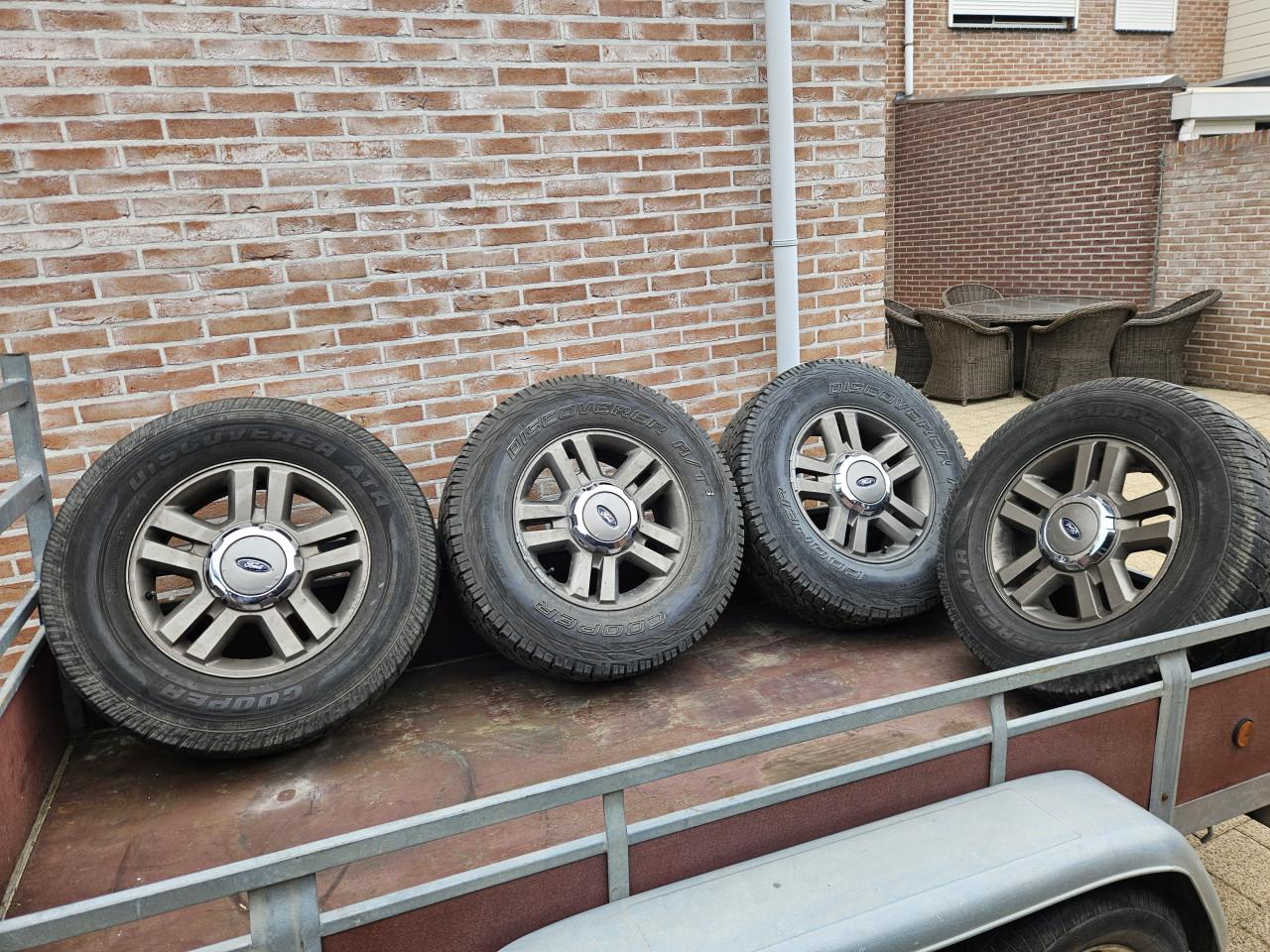Ford rangers banden incl. velgen