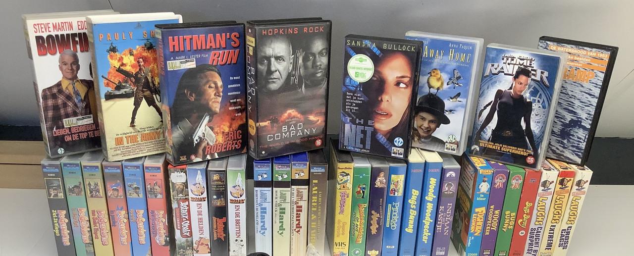 Videorecorder JVC HR-J672 met heel veel videobanden VHS