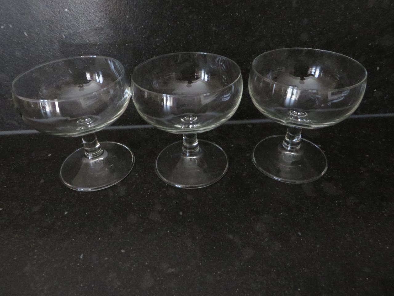 Borden  Glazen  Kop en schotel