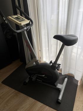 Hometrainer met extra mat