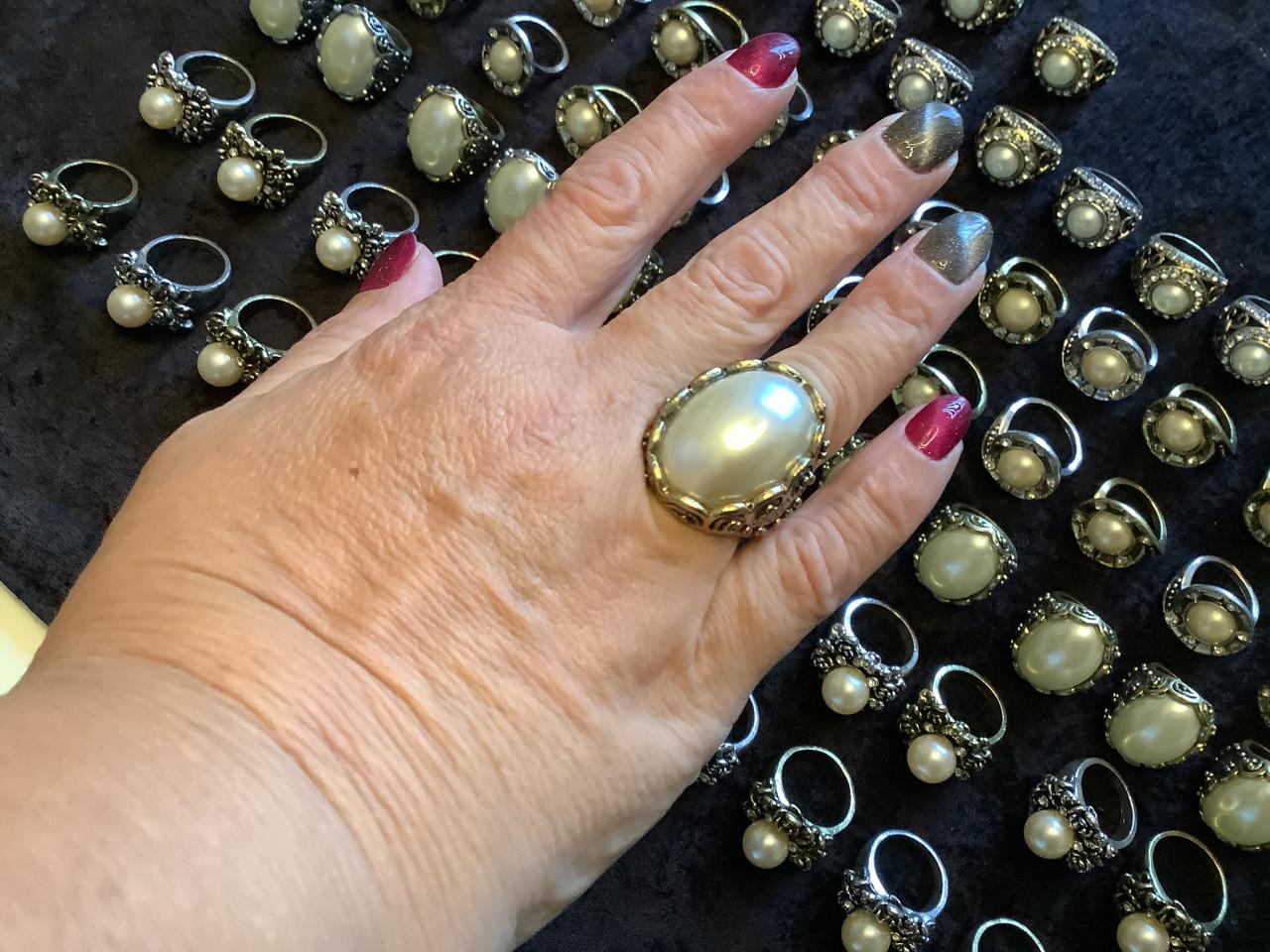Partij mooie ringen. ( partij 120) Aanbieding !!!!!!