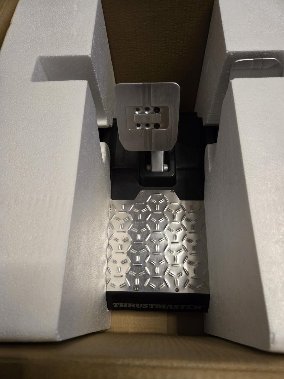 Thrustmaster T300 RS GT Edition racestuur en Thrustmaster T-LCM Pedals