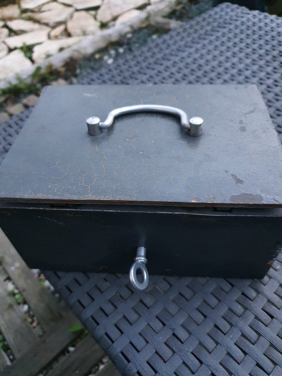 Mooi antiek geldkistje met 1 sleutel en vakverdeling aangeboden...