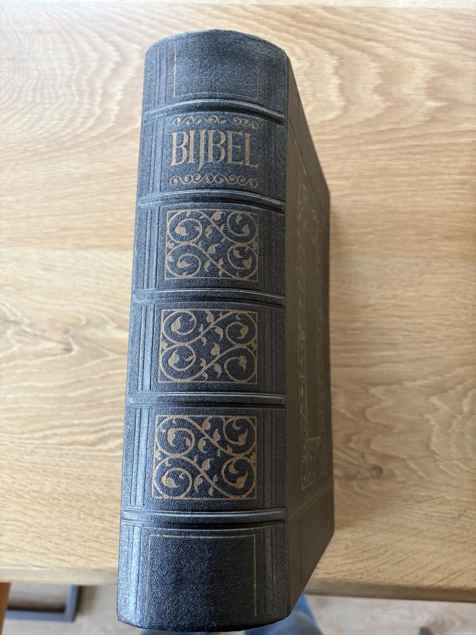 Oude bijbel uit 1937