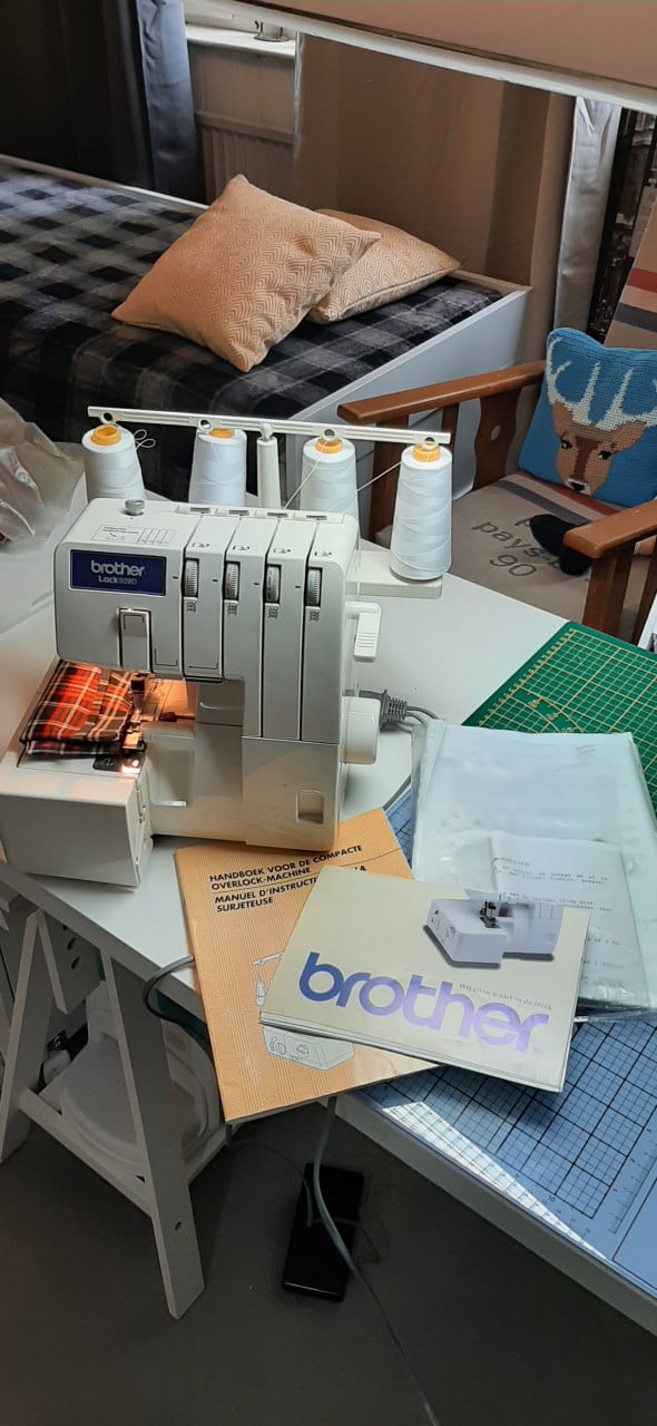Brother Lock machine 929d