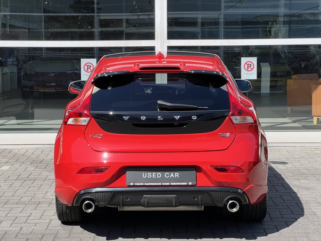 Volvo V40 t4 190pk r-design business| panodak| trekhaak| camera| leder