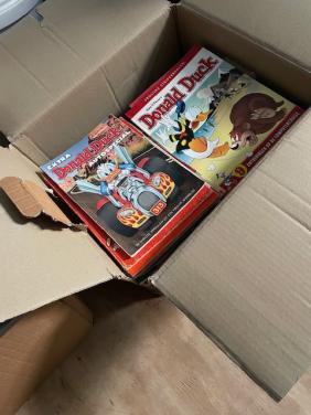 Doos vol met Donald Duck strips