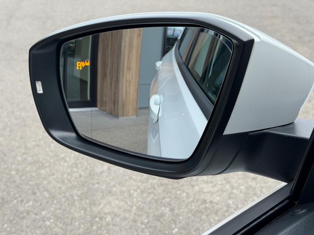 Volkswagen T-cross 1.0 tsi life | trekhaak | navi | adap. cruise | dode hoe