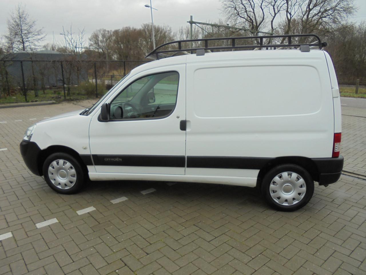 Berlingo 1.4i grijskenten benzine uitvoering ,aantrekkelijk in de kosten