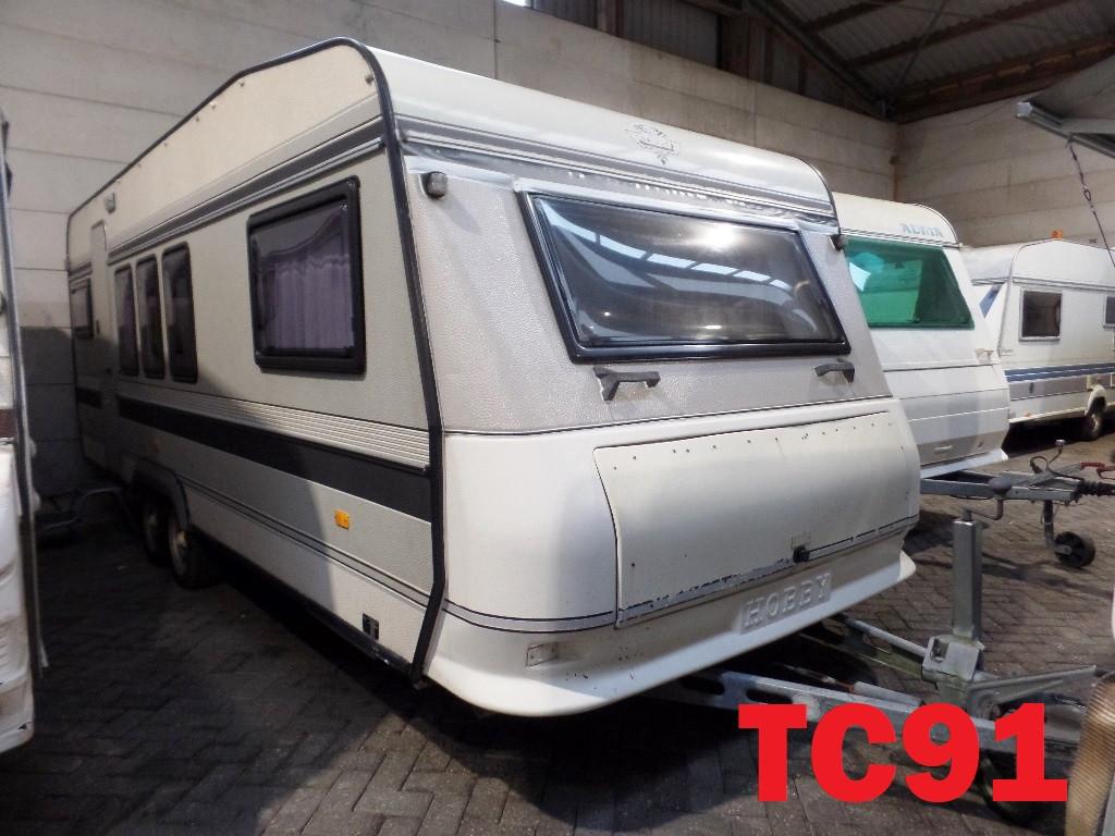 Diverse tourcaravans met en zonder geldig kentekenbewijs te koop