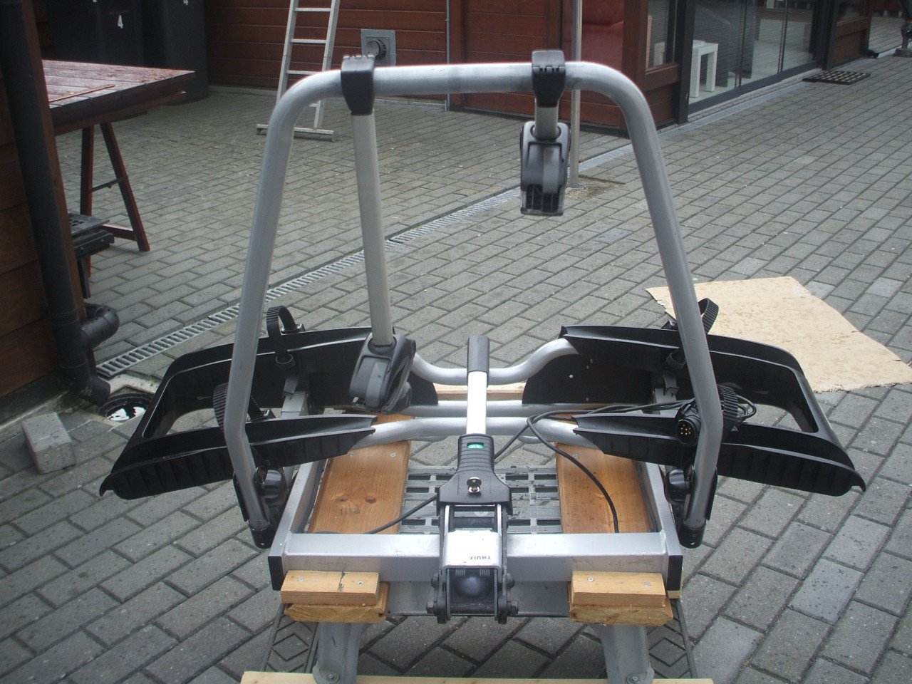 Thule fietsendrager, geschikt voor elektrische fietsen. GERESERVEERD