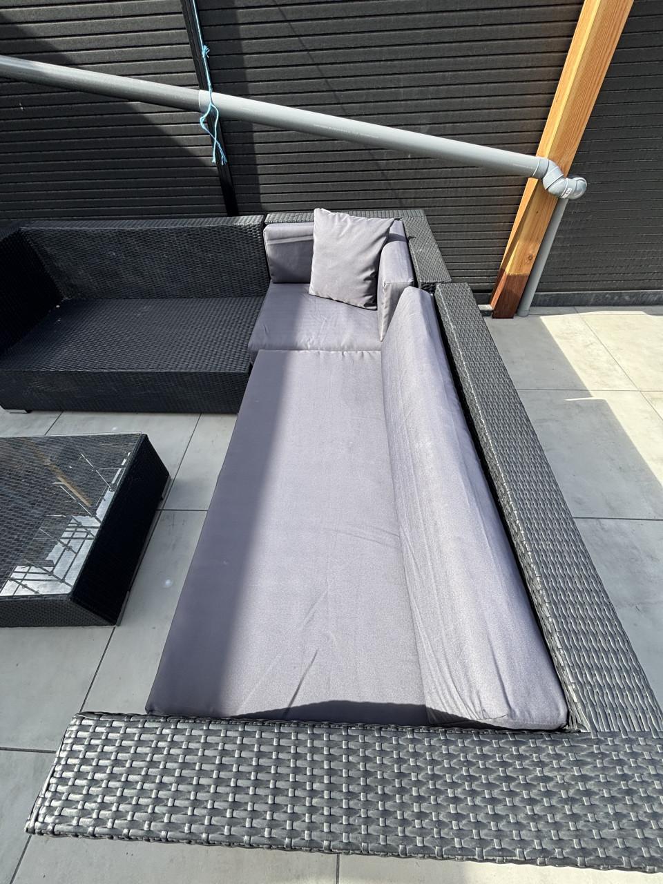 Loungeset met kussens, reservehoezen en bijbehorend tafeltje
