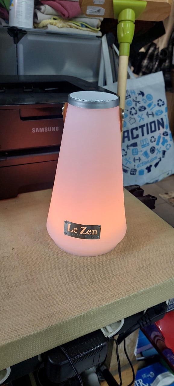 Le Zen lamp met een spreker