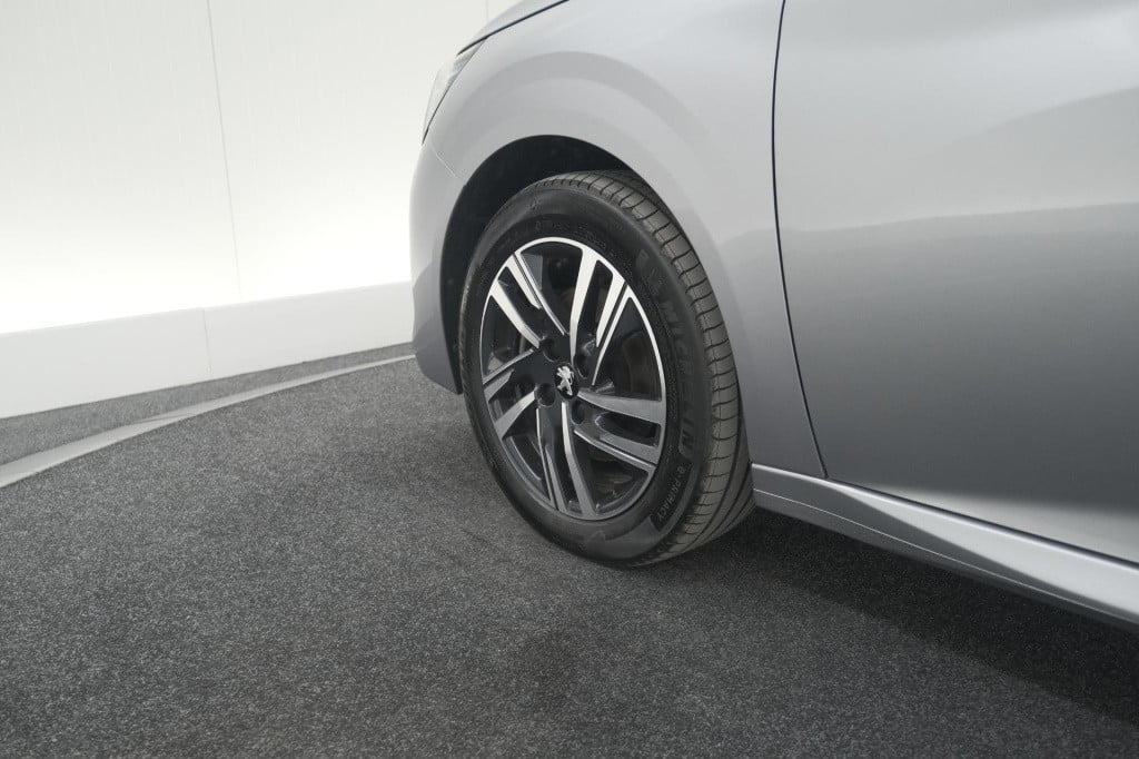 Peugeot 208 puretech 100 allure | camera | navigatie | parkeersensoren | ap
