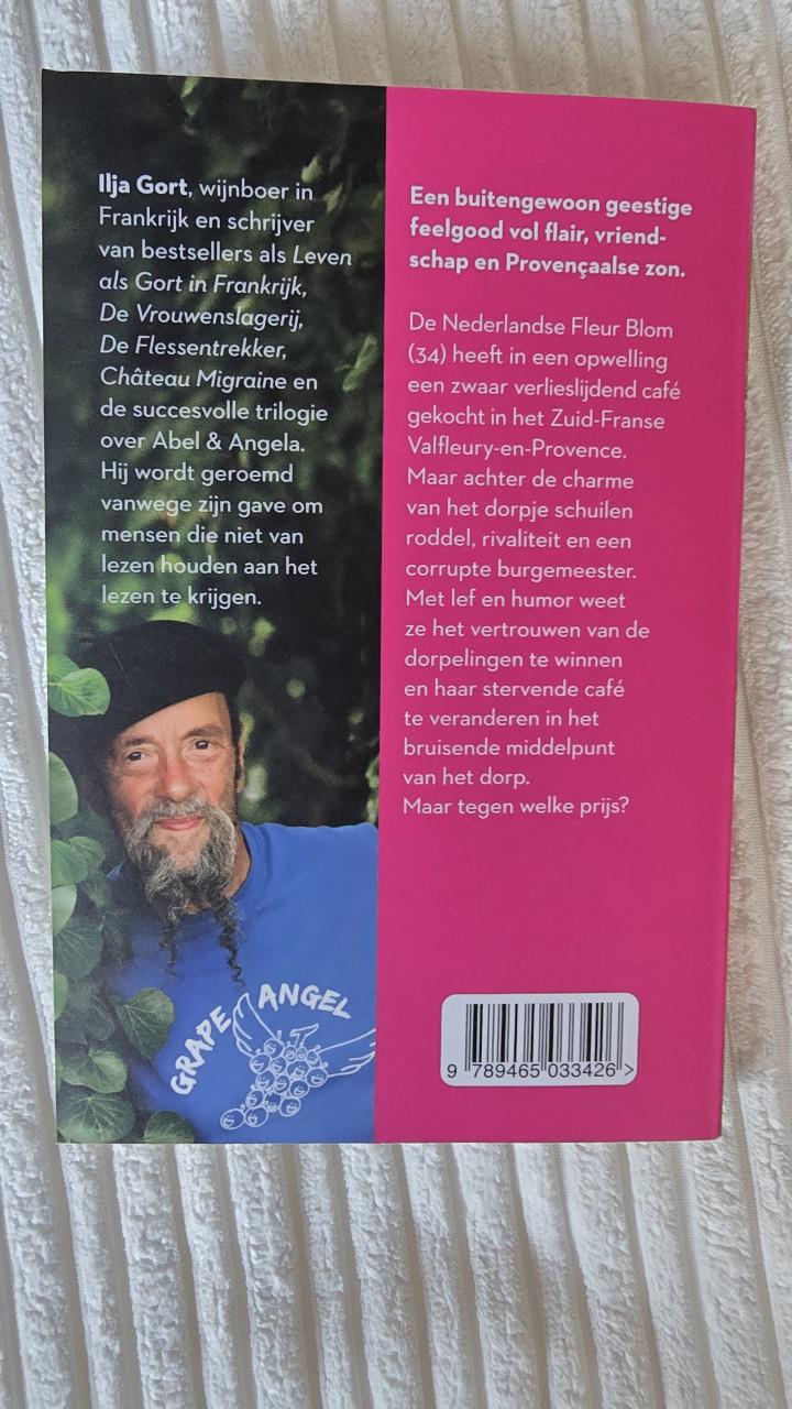 Petit Café du Bonheur  van Ilja Gort