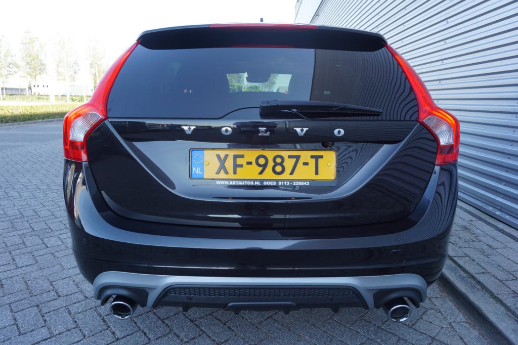 Volvo V60 2.0 d4 business sport - automaat - climate / navi / cruise / lane