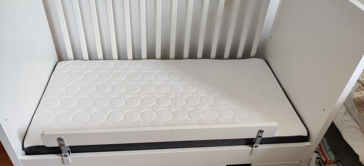 Baby ledikantje Ikea Stuva wit matras enz