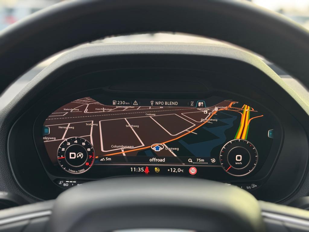 Audi Q2 1.5 tfsi *s edition . virtual * camera * black pack