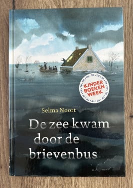 Boek 'De zee kwam door de brievenbus' (7 t/m 12 jaar)