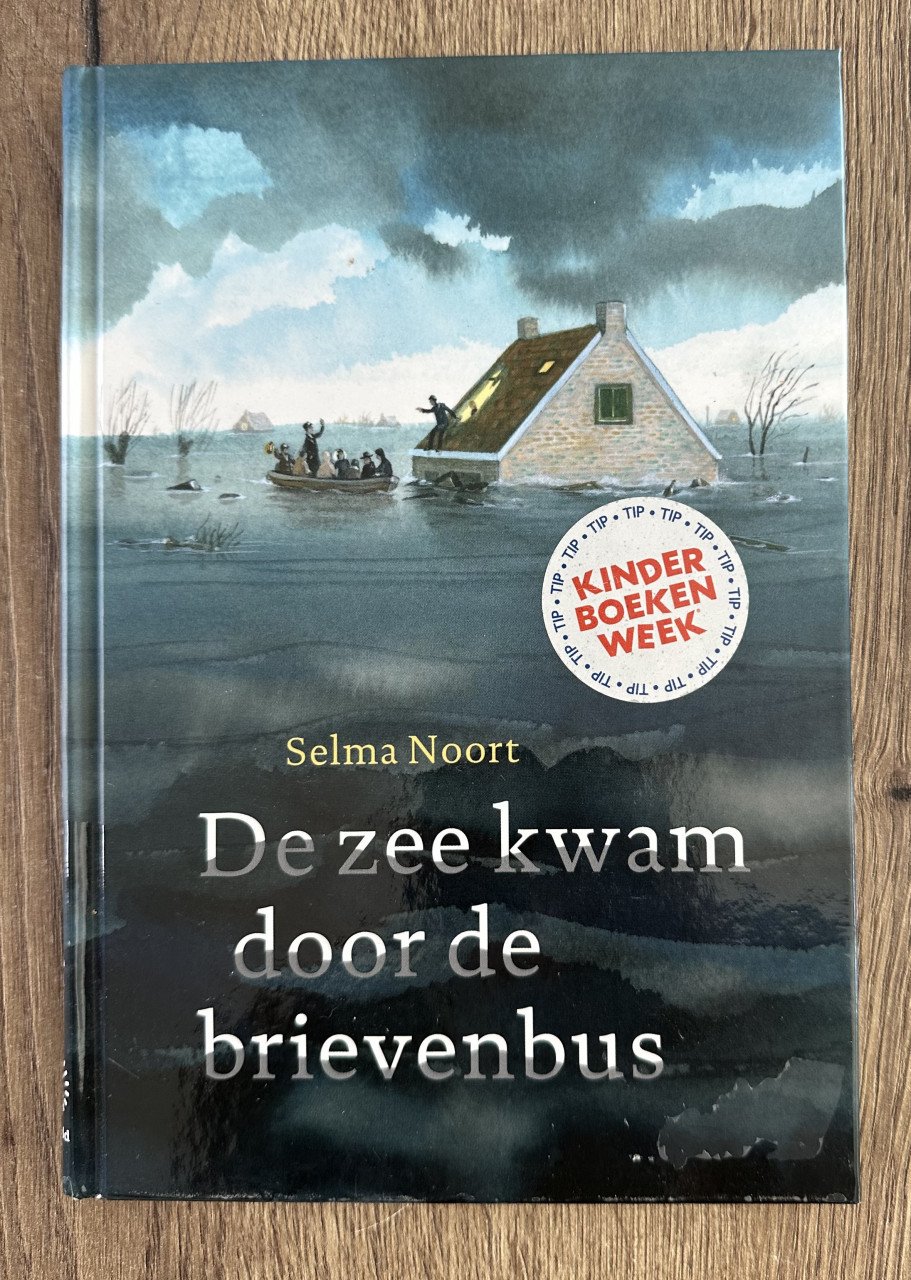 Boek 'De zee kwam door de brievenbus' (7 t/m 12 jaar)
