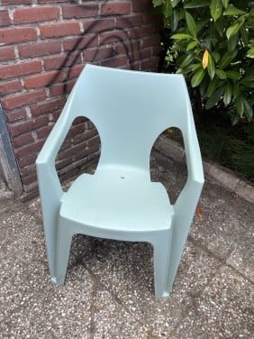 Nieuwe Tuinstoel  met kleine tuintafeltje samen voor €10,-