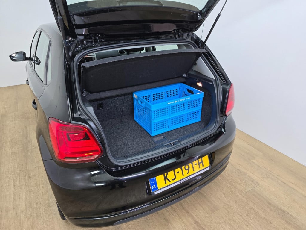 Volkswagen Polo occasion zwart 1.0 bluemotion uitvoering dus extra zuinig! 