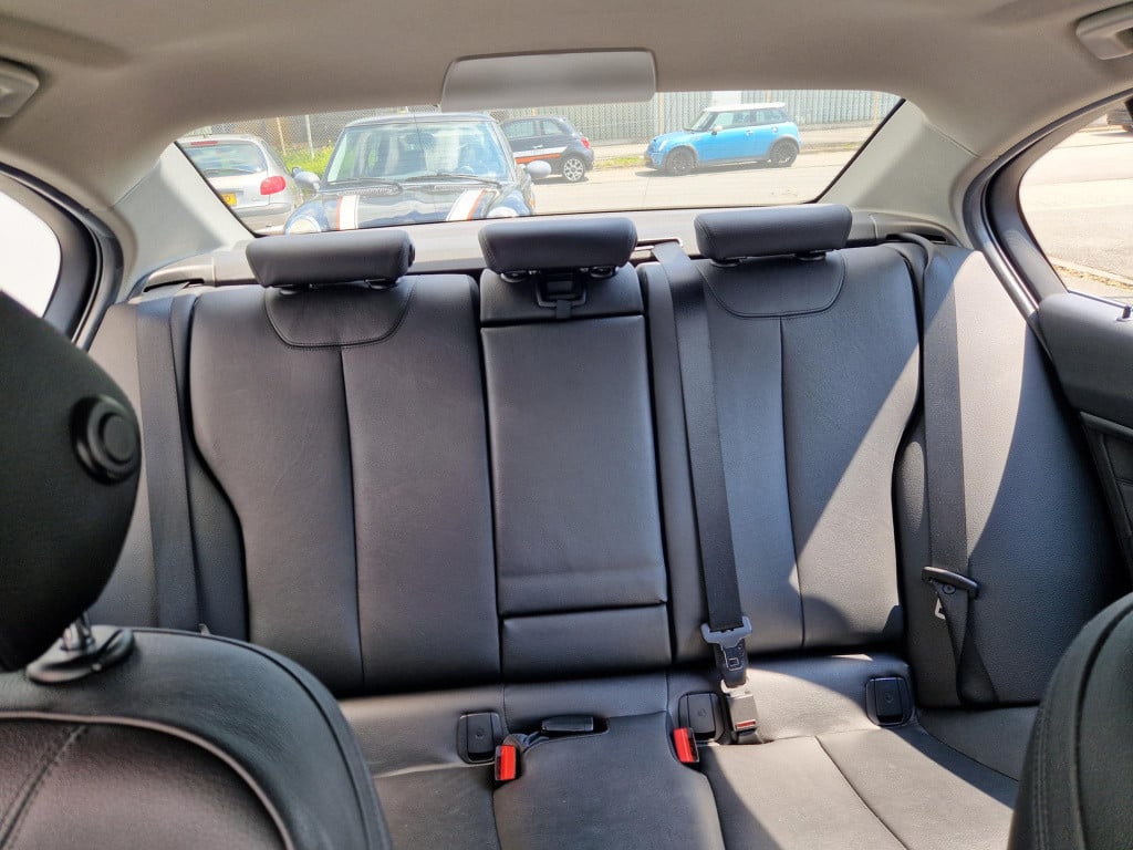 BMW 3-serie 330e centennial high executive