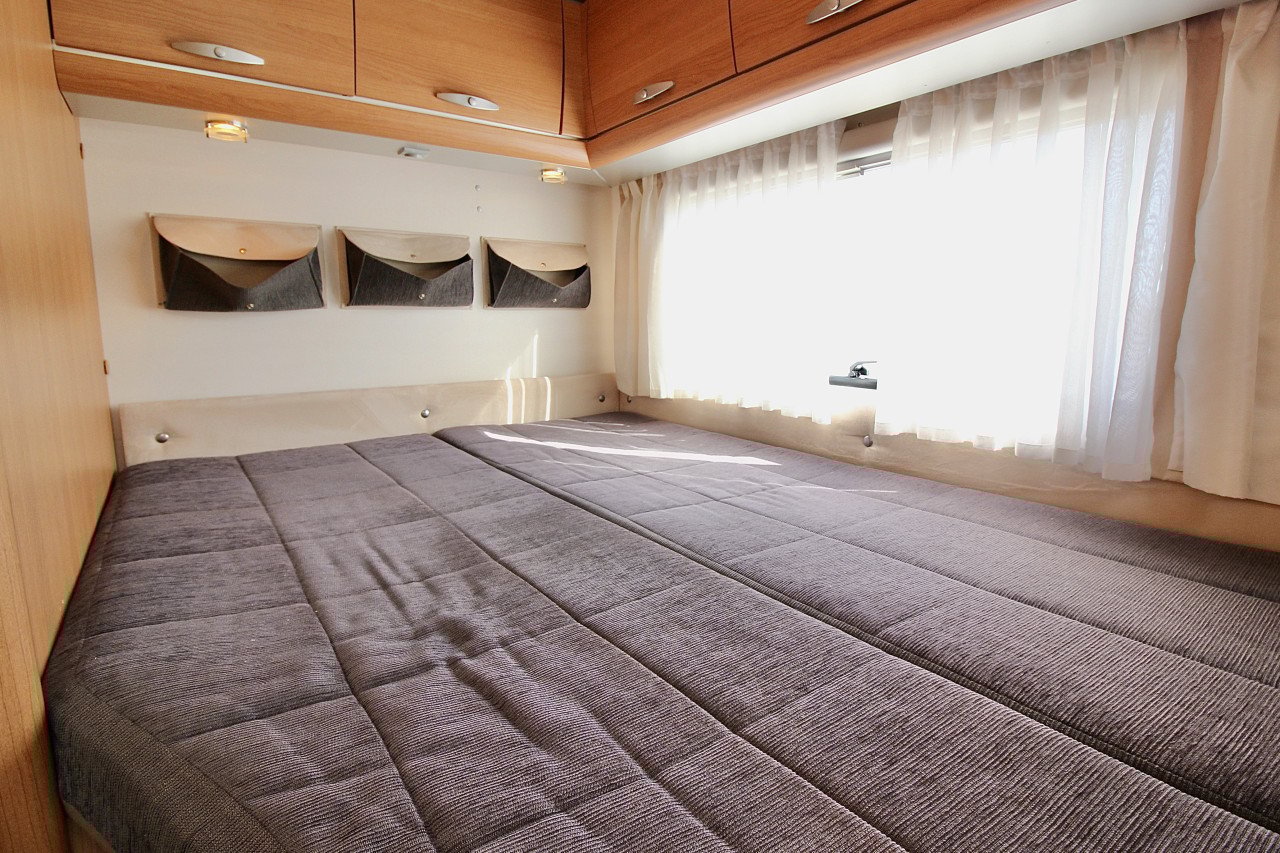 Knaus Sun TI (Frans bed, Zéér netjes met nieuwe APK)