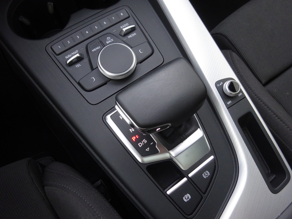 Audi A4 limousine 35 tfsi sport lease edition schuifdak climate / cruise co