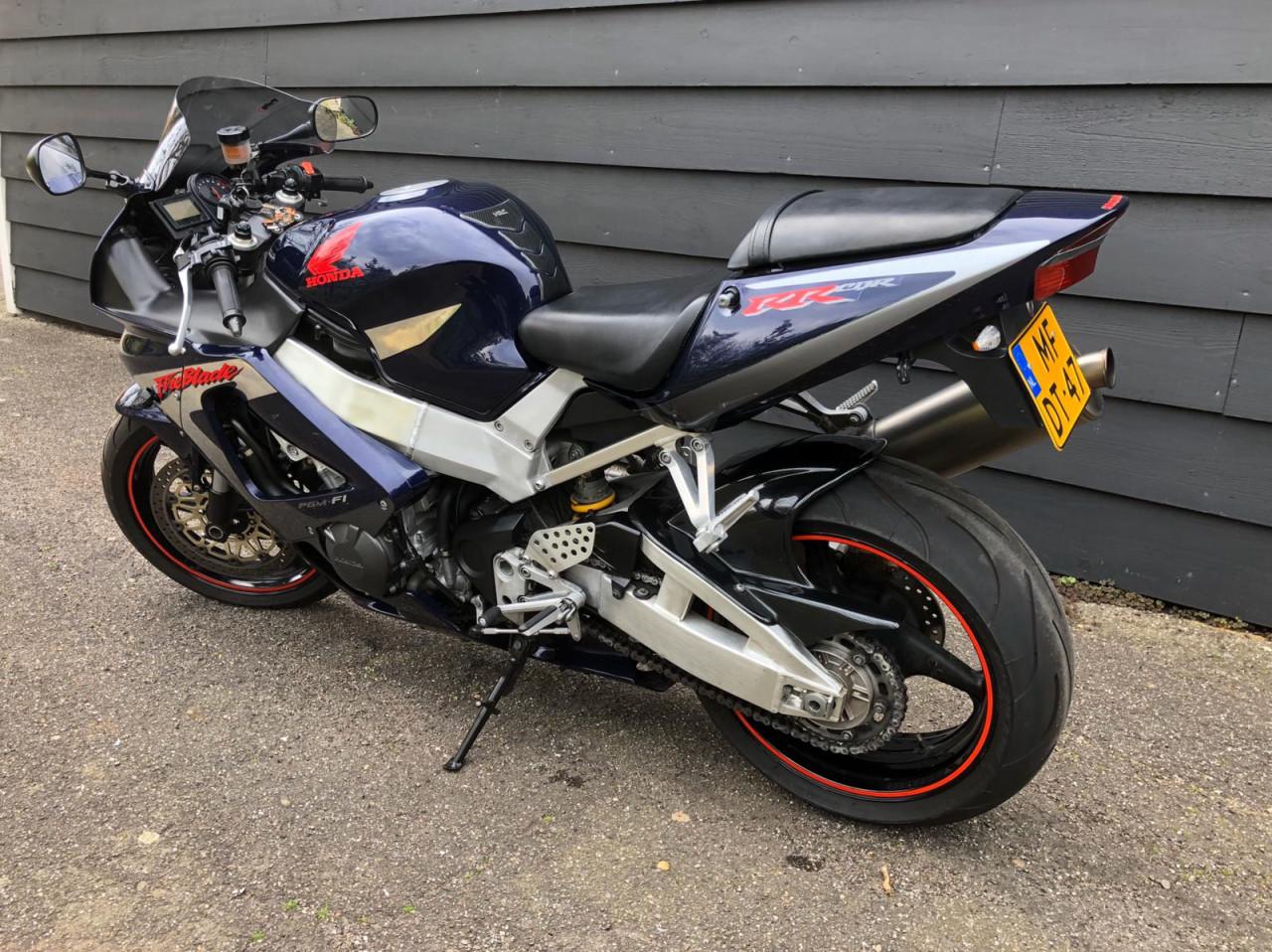 Honda CBR RR Fireblade 2001 in mooie kleurstelling
