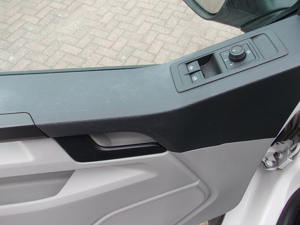 Volkswagen Transporter 2.0 tdi l2/h1 airco 9-persoons personenbus